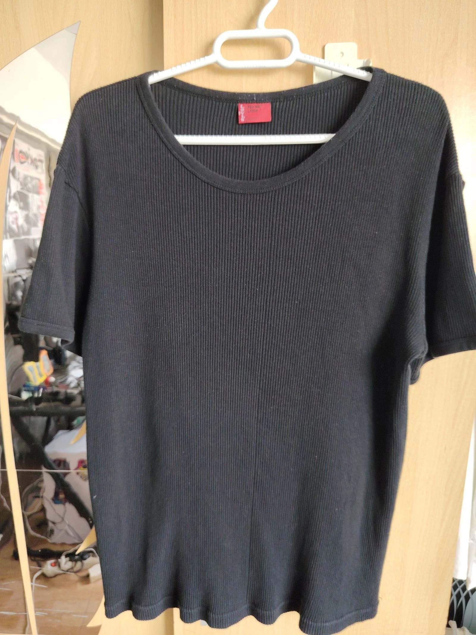 Camiseta canale Levi's Red Tab negra 